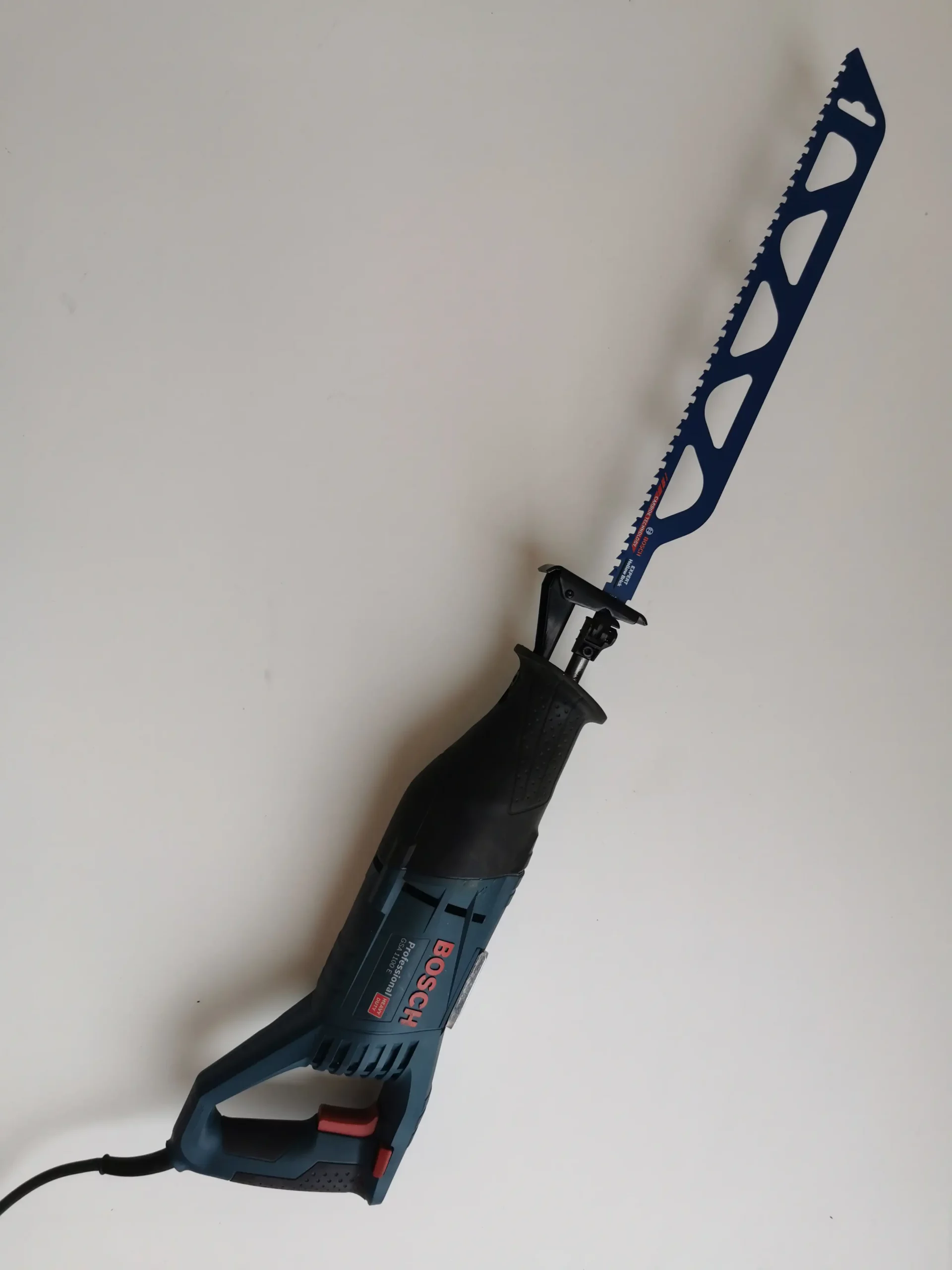 Bosch Professional Säbelsäge GSA 1100 E mieten – Werkzeugverleih Langquaid