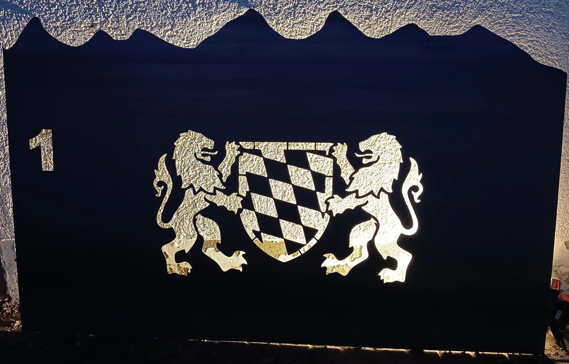 Laserschnitt Cortenstahl-Zaun Wappen-Detail