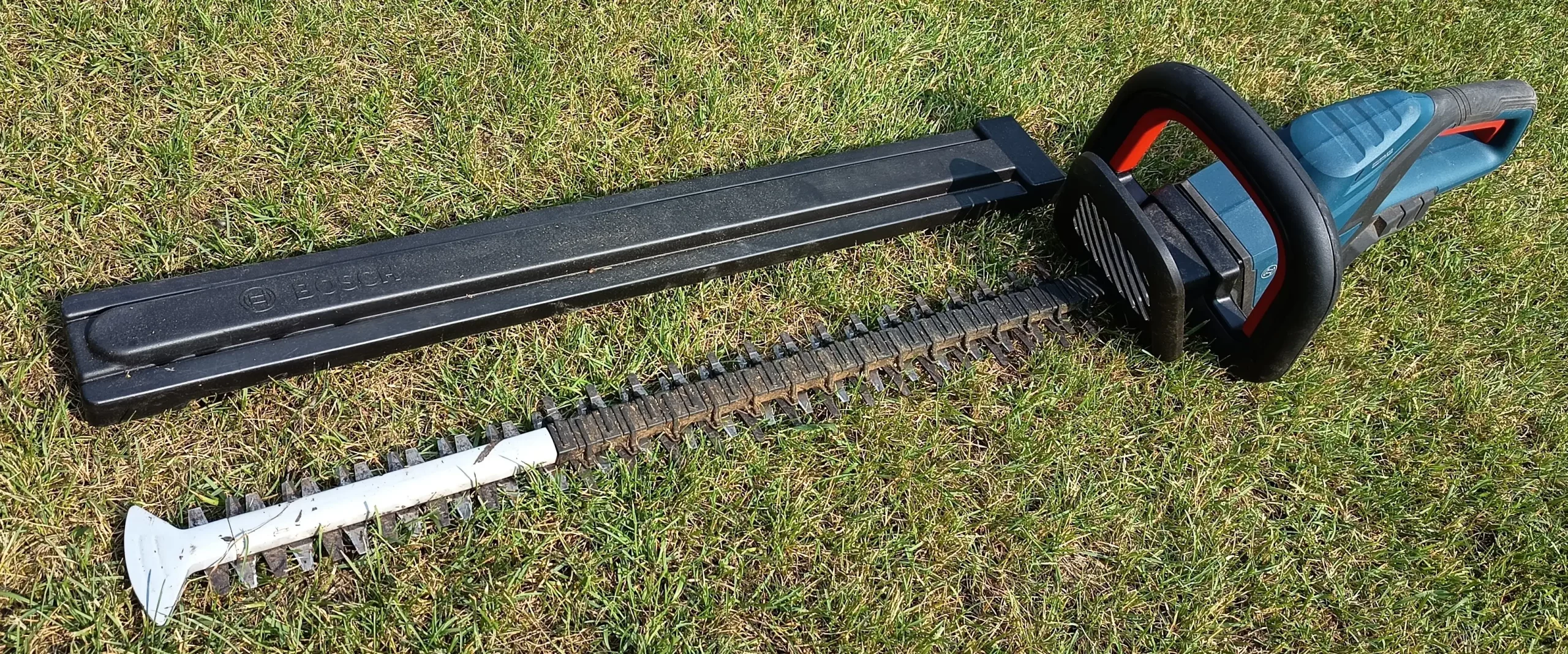 Makita Akku-Heckenschere mieten – Gartenarbeiten WerkstattLQ Langquaid