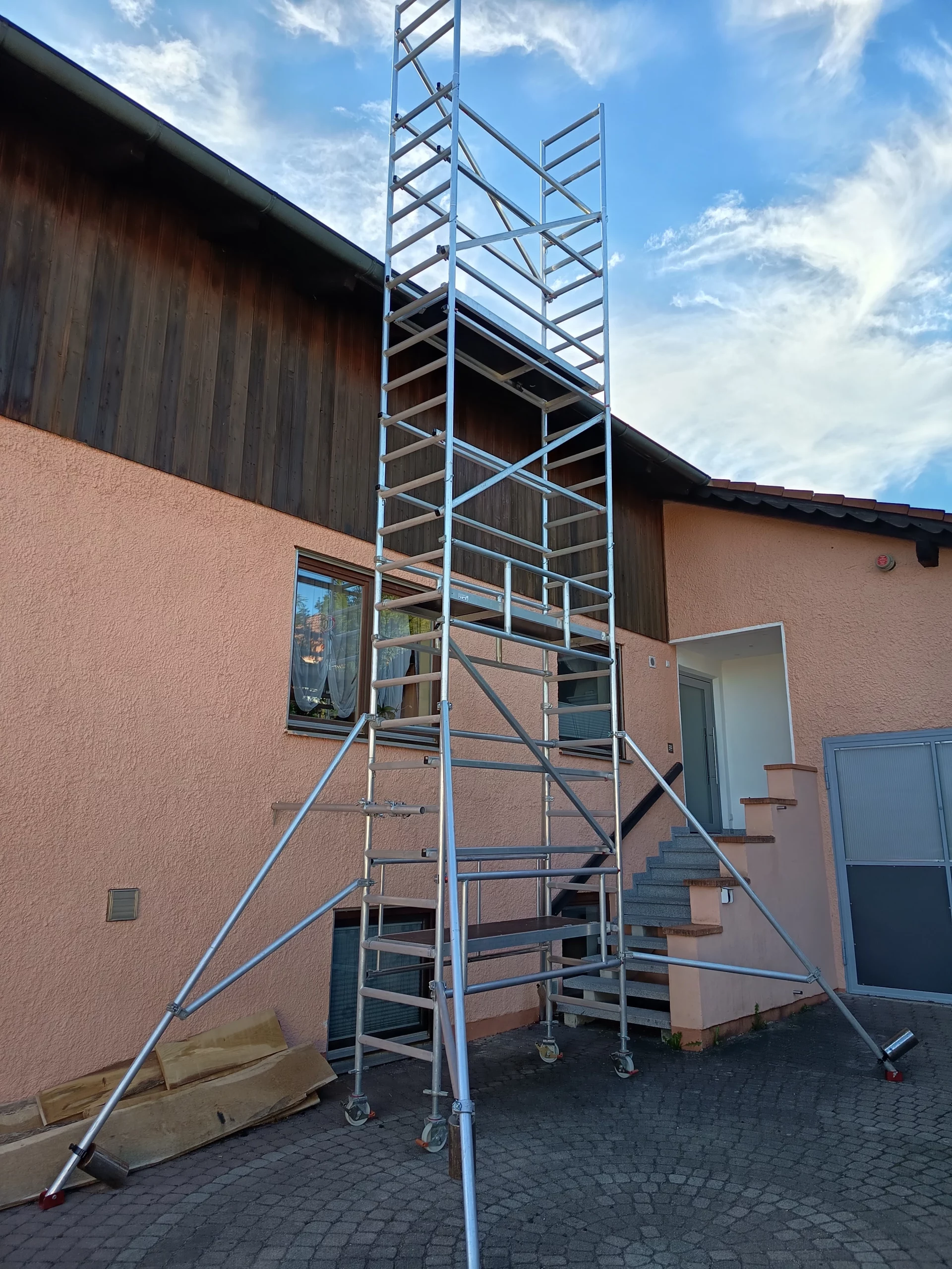 Aluminium Rollgerüst 9m mieten – WerkstattLQ Langquaid